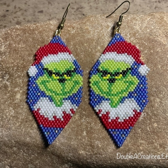 Grinch Beaded Earrings, New, Handmade by Me - Picture 6 of 8